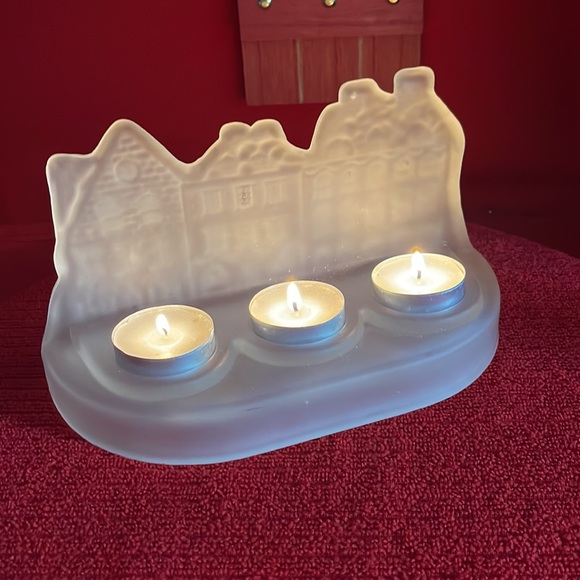 Vintage Foisted Glass House Candle Holder by “CHRISTMAS AROUND THE WORLD” 1989 - Picture 7 of 16